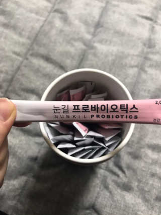 눈길 프로바이오틱스 눈길 콜라겐 프로바이오틱스 — 5점을 준 리뷰어가 2019년 11월 올린 사용 사진