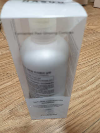셀리본 하수오 내츄럴 프리벤션 탈모관리 샴푸 300ml — 5점을 준 리뷰어가 2019년 11월 올린 사용 사진