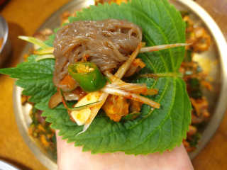 [동네맛집족발] 4개 족발 중 택1 — 5점을 준 리뷰어가 2020년 2월 올린 사용 사진