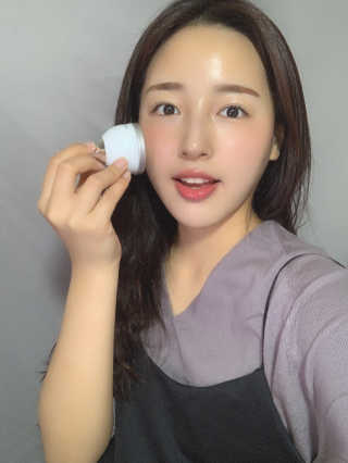[더마퀸]쿨링스틱 페이스앤아이 — 4.5점을 준 리뷰어가 2019년 5월 올린 사용 사진