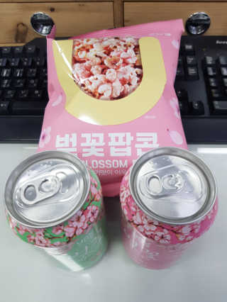 GS25 벚꽃 팝콘 + 벚꽃스파클링 + 벚꽃 청포도 에이드 — 5점을 준 리뷰어가 2018년 3월 올린 사용 사진