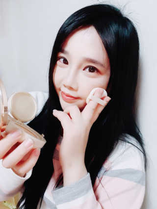 Honey Trap 톤 업 파운데이션 쿠션(W22.5,C17.5) — 4.33점을 준 리뷰어가 2018년 2월 올린 사용 사진