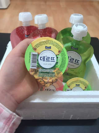 데르뜨 떠먹는 과일 3종, 짜먹는 과일 2종 총 10개 체험 — 5점을 준 리뷰어가 2020년 3월 올린 사용 사진