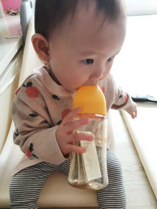 유비맘 PPSU 젖병 노꼭지_260ml_컬러 랜덤 발송 — 5점을 준 리뷰어가 2020년 3월 올린 사용 사진