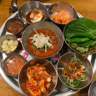 [동네맛집족발] 4개 족발 중 택1 — 4점을 준 리뷰어가 2020년 1월 올린 사용 사진
