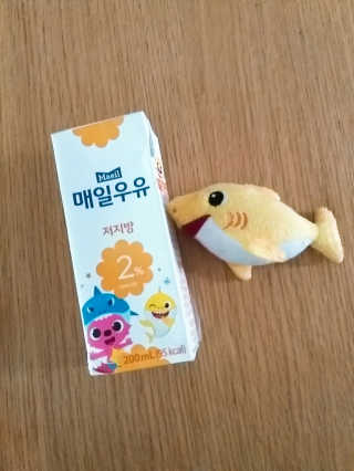 매일우유 멸균 매일우유 저지방 2프로 멸균 핑크퐁 에디션 6입 — 3.83점을 준 리뷰어가 2018년 1월 올린 사용 사진
