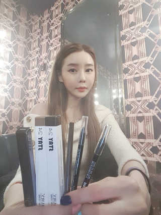 우드버리 스테이24 아이라이너 — 4점을 준 리뷰어가 2019년 4월 올린 사용 사진