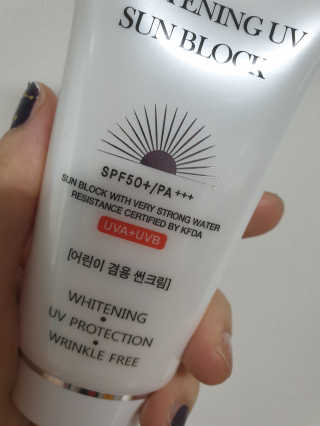 지고트 화이트닝 유브이 썬블럭 크림 70ml,1+1 — 5점을 준 리뷰어가 2019년 6월 올린 사용 사진
