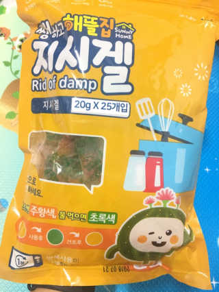 쨍하고 해뜰집 재사용 가능한 로하스 인증 지시겔 제습제 25g 20개입 — 5점을 준 리뷰어가 2019년 9월 올린 사용 사진