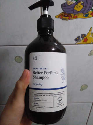 달리프 베러 퍼퓸 샴푸 1000ml 레이니데이 or 일랑로즈 — 4점을 준 리뷰어가 2020년 2월 올린 사용 사진