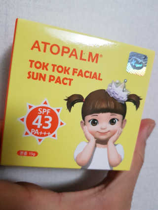 아토팜 톡톡 페이셜 선팩트 SPF43 PA+++ — 4.67점을 준 리뷰어가 2018년 4월 올린 사용 사진
