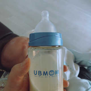 유비맘 PPSU 젖병 노꼭지_260ml_컬러 랜덤 발송 — 5점을 준 리뷰어가 2020년 2월 올린 사용 사진