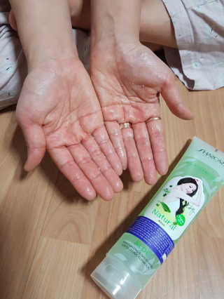 줌마들도 인정한 샤카트 페이스앤바디 필링젤 310ml — 3점을 준 리뷰어가 2018년 3월 올린 사용 사진