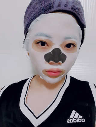 23years old 탄산 포어리스 버블 마스크 — 4.33점을 준 리뷰어가 2018년 8월 올린 사용 사진
