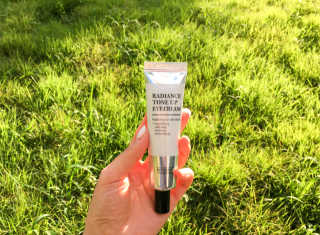 보나쥬르 래디언스 톤업 아이크림 30ml — 3.83점을 준 리뷰어가 2018년 8월 올린 사용 사진