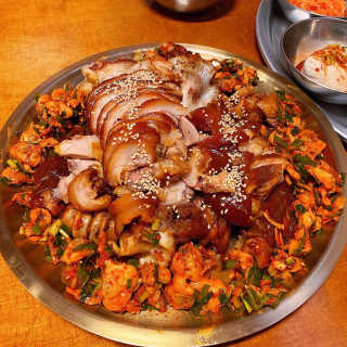 [동네맛집족발] 4개 족발 중 택1 — 5점을 준 리뷰어가 2019년 12월 올린 사용 사진
