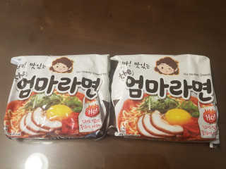 라면 그대로가 제일 맛있는 더엄마라면 — 5점을 준 리뷰어가 2019년 6월 올린 사용 사진