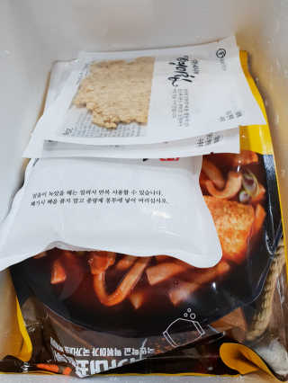 두번째 국떡 국가대표 떡볶이 1팩 + 영미칩 2봉 증정 — 4.5점을 준 리뷰어가 2019년 2월 올린 사용 사진