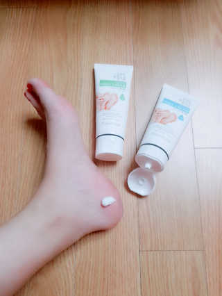 (주)에네스티 에네스티 수안수 실크스킨 풋크림 1+1 — 5점을 준 리뷰어가 2019년 11월 올린 사용 사진
