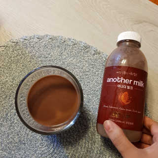 식사대용 아몬드밀크 어나더밀크 500ml X 2병 — 4.67점을 준 리뷰어가 2018년 9월 올린 사용 사진