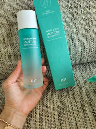 오지아이 워터 밤 모이스처 스킨 에센스 180ml — 5점을 준 리뷰어가 2019년 12월 올린 사용 사진