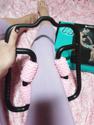 뭅뭅 바디핏레그롤러 종아리 허벅지 하체 마사지기 — 5점을 준 리뷰어가 2019년 10월 올린 사용 사진