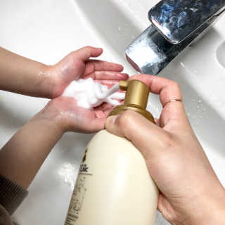 뷰티여우_아토클리닉 [아토클리닉] 우리 아이가 좋아하는 버블폼 — 5점을 준 리뷰어가 2019년 5월 올린 사용 사진
