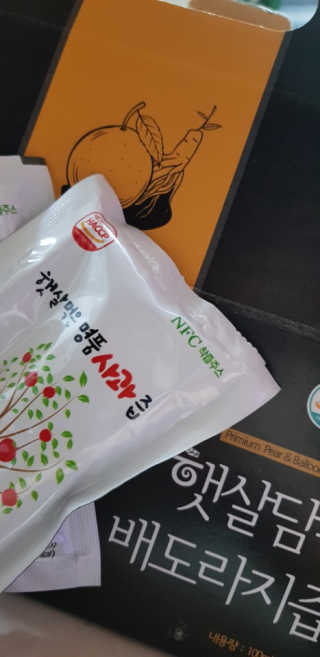 착즙하는 남자 햇살담은 명품 사과즙10포 배도라지즙 10포 — 5점을 준 리뷰어가 2018년 9월 올린 사용 사진
