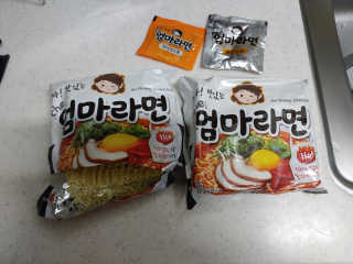 라면 그대로가 제일 맛있는 더엄마라면 — 5점을 준 리뷰어가 2019년 9월 올린 사용 사진