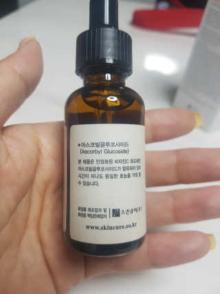 [스킨큐어] 산다화 비타민C 화이트닝 에센스 30ml — 4점을 준 리뷰어가 2019년 7월 올린 사용 사진