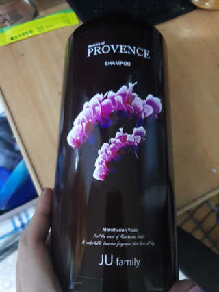 프로방스 바이올렛 퍼퓸 샴푸 1000ml 업그레이드 — 4점을 준 리뷰어가 2019년 6월 올린 사용 사진