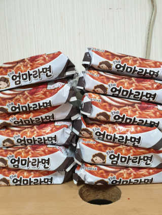 라면 그대로가 제일 맛있는 더엄마라면 — 5점을 준 리뷰어가 2019년 6월 올린 사용 사진