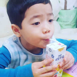 매일우유 멸균 매일우유 저지방 2프로 멸균 핑크퐁 에디션 6입 — 5점을 준 리뷰어가 2018년 1월 올린 사용 사진