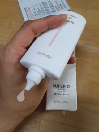 쥴라이Jullai 슈퍼 12 바운스 선 플루이드 SPF50+ PA++++ — 4.5점을 준 리뷰어가 2019년 8월 올린 사용 사진