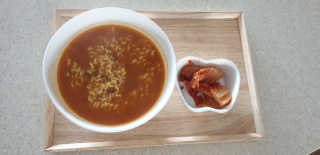 라면 그대로가 제일 맛있는 더엄마라면 — 5점을 준 리뷰어가 2019년 7월 올린 사용 사진