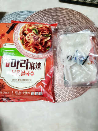 풀무원 마라덕후 모여라~ 사천식 마라쌀국수+마라볶음쌀국수 — 1점을 준 리뷰어가 2019년 11월 올린 사용 사진