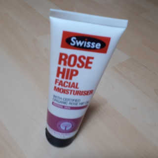 SWISSE 스위스 로즈힙 페이셜 모이스처라이저 로션 — 5점을 준 리뷰어가 2019년 12월 올린 사용 사진