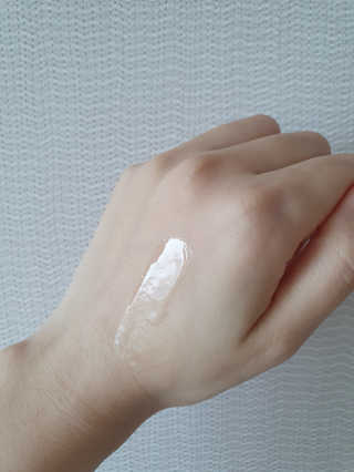 [스킨큐어] 산다화 비타민C 화이트닝 에센스 30ml — 5점을 준 리뷰어가 2019년 6월 올린 사용 사진