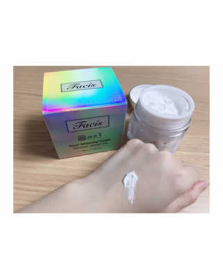 파시스 올인원 진주 화이트닝 크림 100ml — 2.67점을 준 리뷰어가 2018년 11월 올린 사용 사진