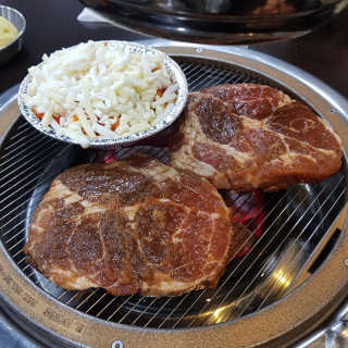 [두툼갈비] 두툼갈비 2인분 + 매콤치즈버섯 set — 5점을 준 리뷰어가 2018년 9월 올린 사용 사진