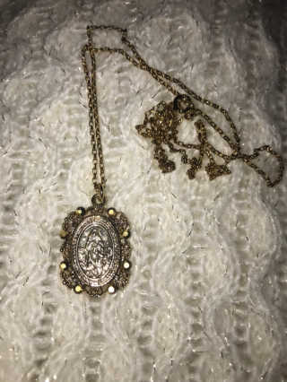 쥬얼카운티 92.5 Silver Byzantine Coin Pendant Necklace — 5점을 준 리뷰어가 2018년 12월 올린 사용 사진