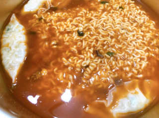 라면 그대로가 제일 맛있는 더엄마라면 — 5점을 준 리뷰어가 2019년 9월 올린 사용 사진
