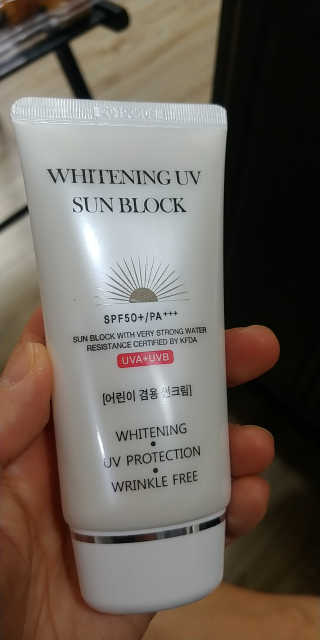 지고트 화이트닝 유브이 썬블럭 크림 70ml,1+1 — 5점을 준 리뷰어가 2019년 5월 올린 사용 사진