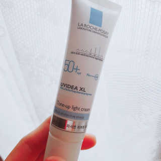 라로슈포제 유비데아 XL 톤업 라이트 크림 — 4.67점을 준 리뷰어가 2018년 4월 올린 사용 사진