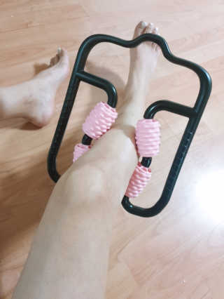 뭅뭅 바디핏레그롤러 종아리 허벅지 하체 마사지기 — 5점을 준 리뷰어가 2019년 10월 올린 사용 사진