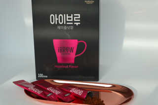 한국맥널티 아이브루 헤이즐넛향 100T — 5점을 준 리뷰어가 2019년 10월 올린 사용 사진