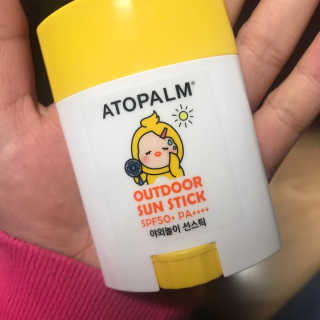 아토팜 야외놀이 선스틱 SPF50+ PA++++ — 5점을 준 리뷰어가 2020년 3월 올린 사용 사진