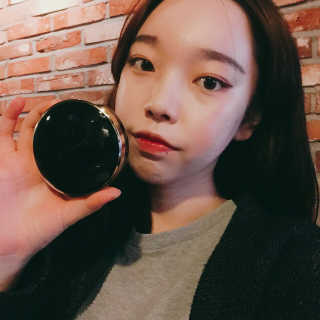 셀레뷰 블랙 세럼 팩트 — 4.67점을 준 리뷰어가 2017년 9월 올린 사용 사진