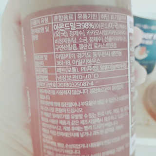 식사대용 아몬드밀크 어나더밀크 500ml X 2병 — 4.33점을 준 리뷰어가 2018년 10월 올린 사용 사진