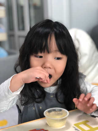 데르뜨 떠먹는 과일 3종, 짜먹는 과일 2종 총 10개 체험 — 5점을 준 리뷰어가 2020년 3월 올린 사용 사진